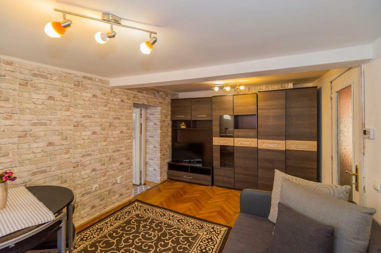 Rooftop Central Apartment Braşov Esterno foto