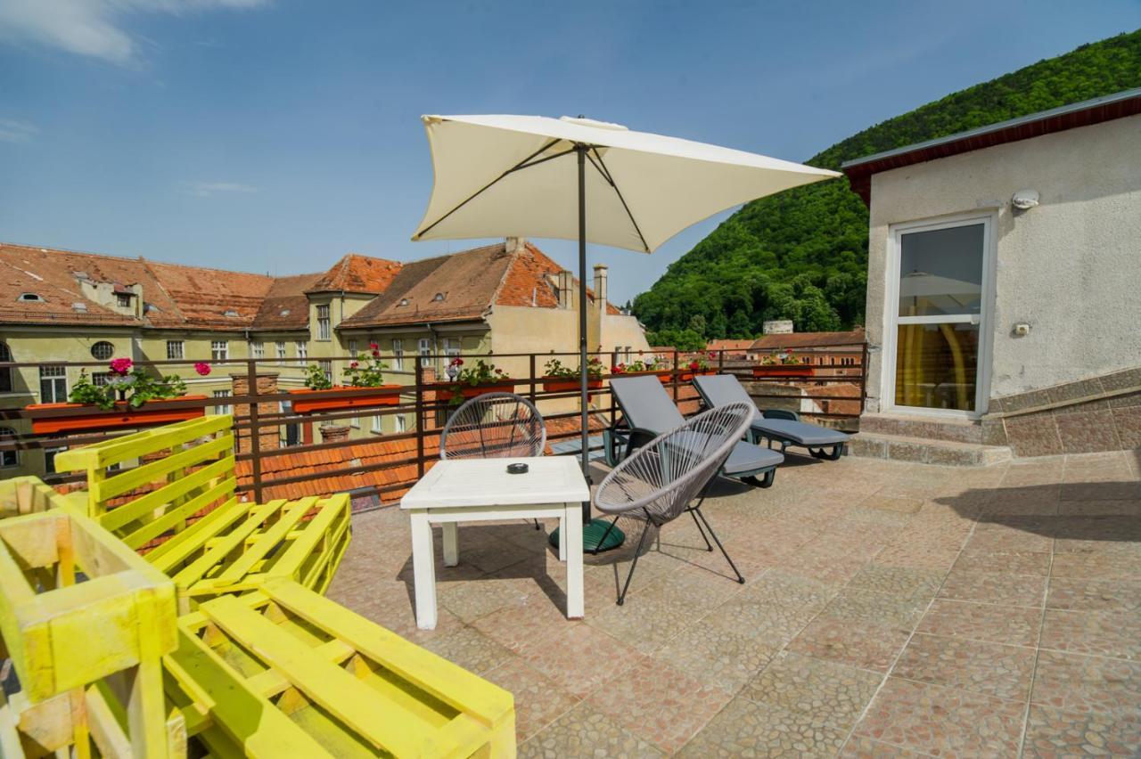 Rooftop Central Apartment Braşov Esterno foto